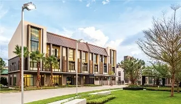 ฟลอร่า วงศ์สว่าง