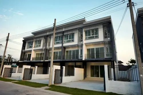 เอสทาวน์ รามอินทรา