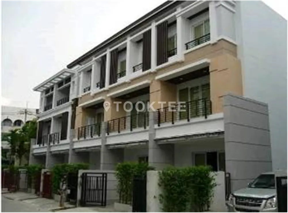 บ้านกลางเมือง เออร์บาเนี่ยน ลาดพร้าว-เสนา