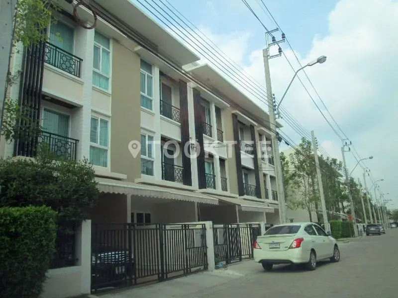 บ้านกลางเมือง พระราม 9-มอเตอร์เวย์