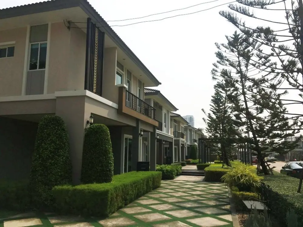 ภัสสร เพรสทีจ ลุกซ์ พัฒนาการ