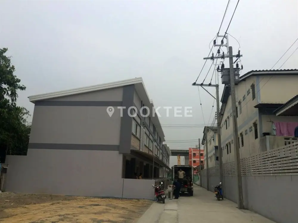 เดอะ กลอเรียส ลาดกระบัง