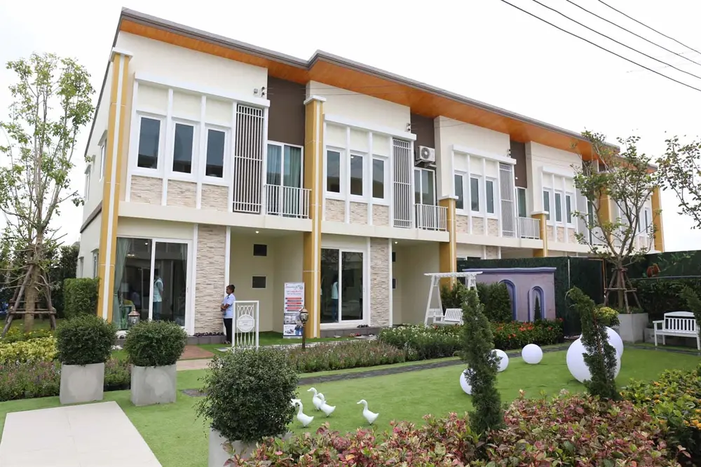 โกลเด้น ทาวน์ ศรีนครินทร์-สุขุมวิท