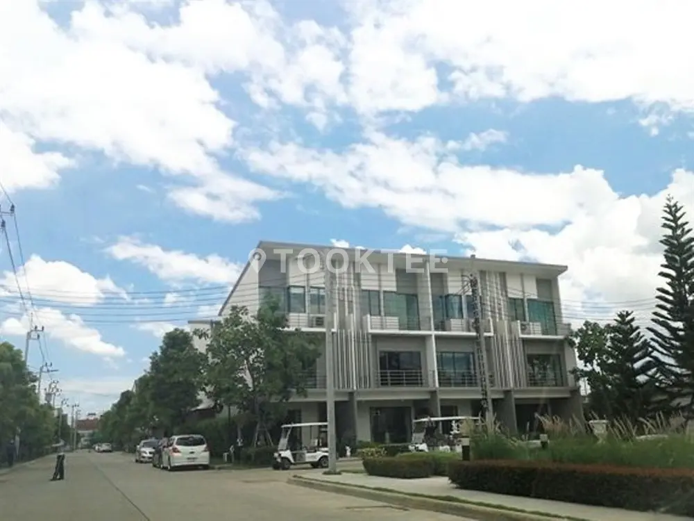 เจ แกรนด์ สาทร-กัลปพฤกษ์