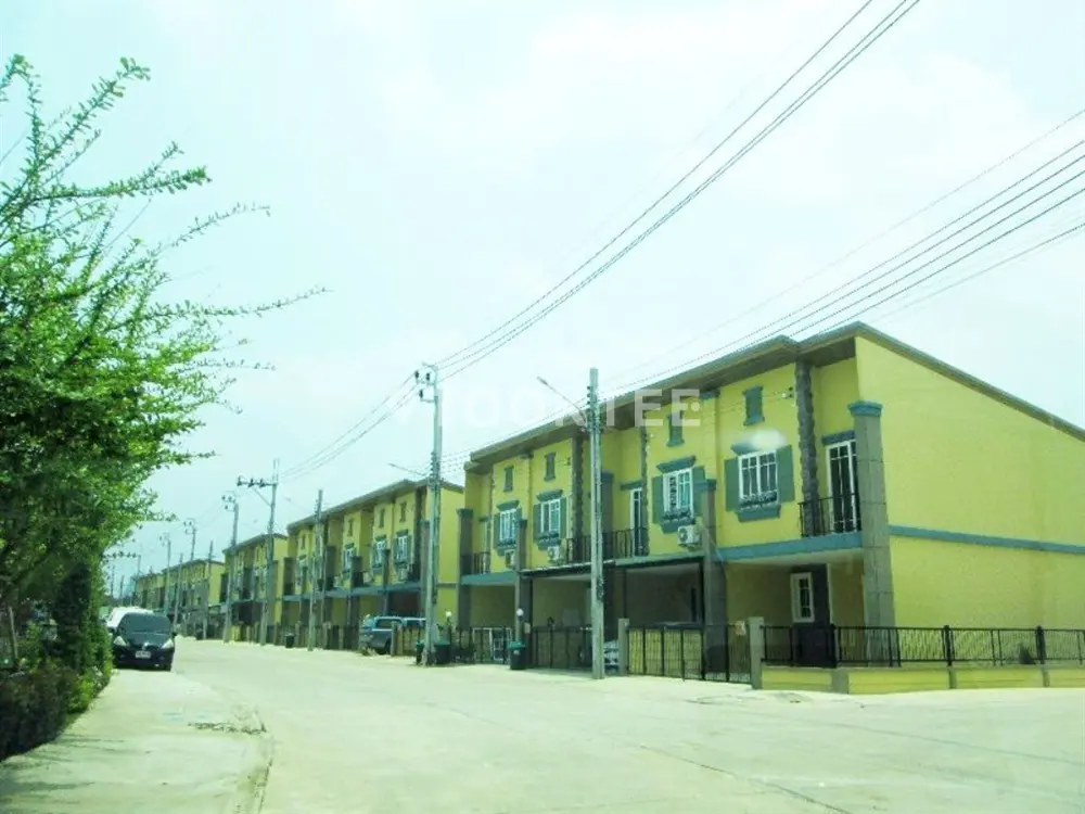 โกลเด้น ทาวน์ รัตนาธิเบศร์-สถานีรถไฟฟ้าไทรม้า