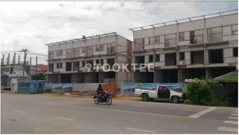 อาคารพาณิชย์ หน้าหมู่บ้านปิยวรารมย์