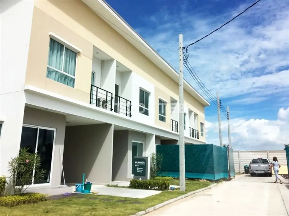 ดิ เอสเซนส์ ชัยพฤกษ์-วงแหวน