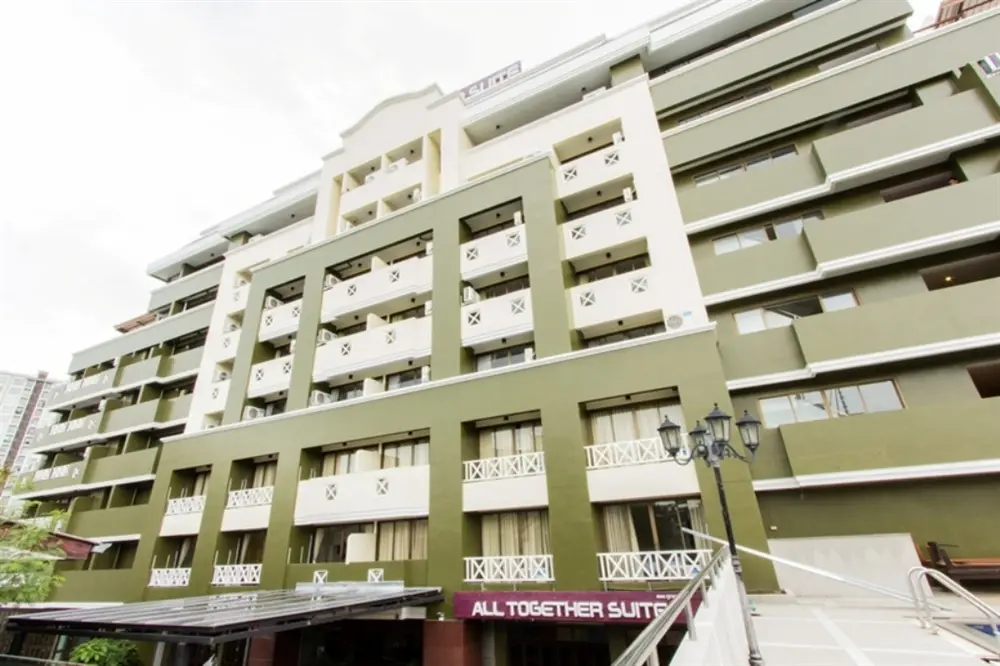 ออล ทูเก็ตเตอร์ สวีท,โรงแรม