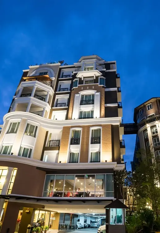 บียอนด์ สวีท, โรงแรม