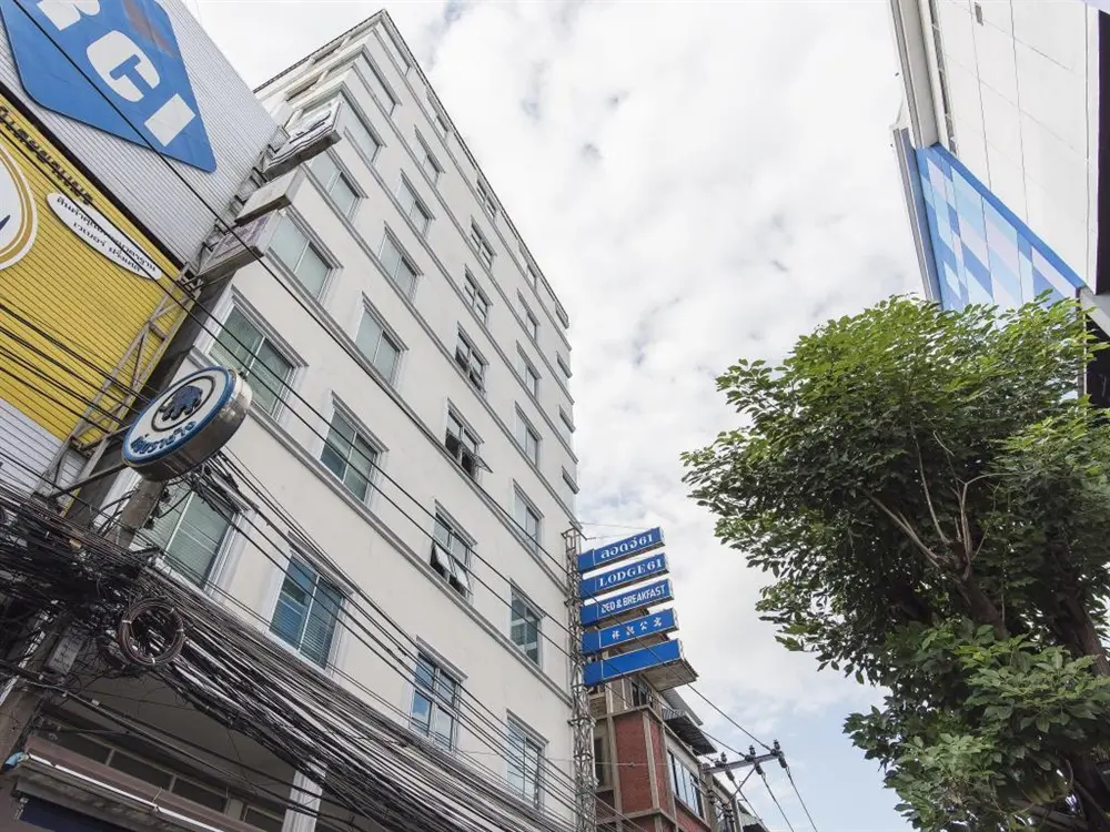 ลอดจ์ 61,โรงแรม