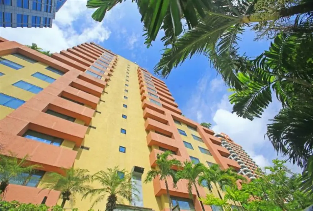 ศิริ สาทร, โรงแรม