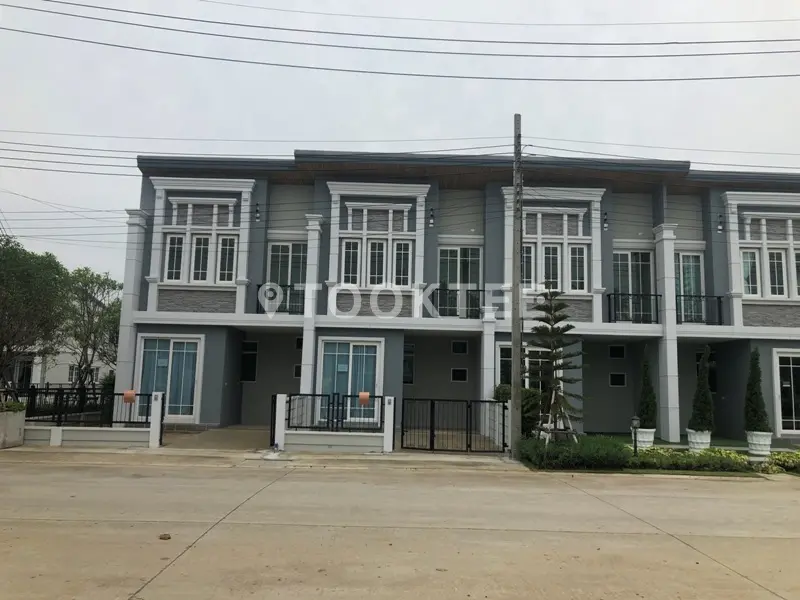 โกลเด้นท์ ทาวน์ สาทร