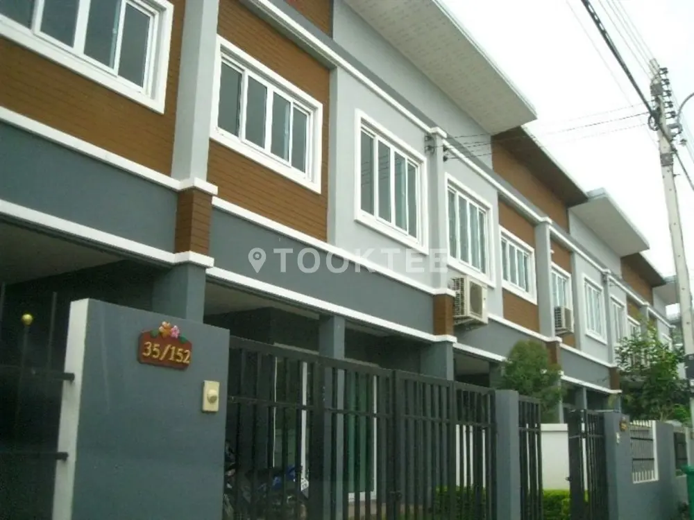 พาลาซเซตโต้ แอท คลองหลวง